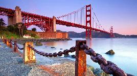 Калифорния, Сан-Франциско. Длина 1970 м., высота опор 230 м., масса 1 млн. тонн! На момент открытия это был самый большой подвесной мост в мире.