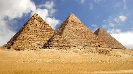 Египет, недалеко от г. Каир. Величайшие архитектурные памятники античности, которые служили гробницами для фараонов Древнего Египта.