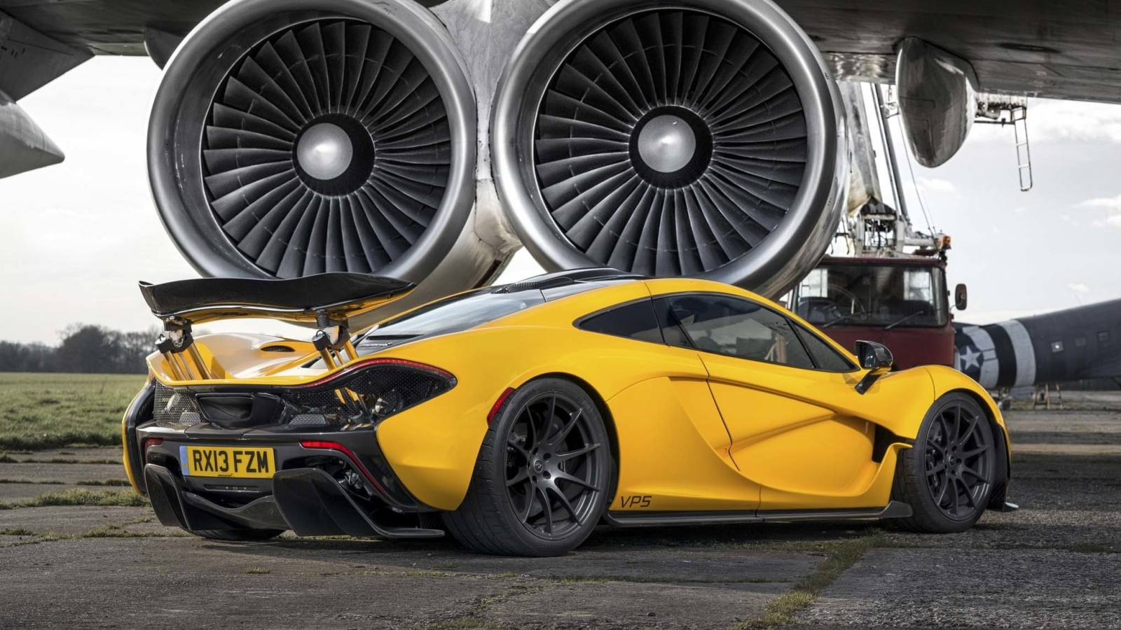 Спорткар MCLAREN p1