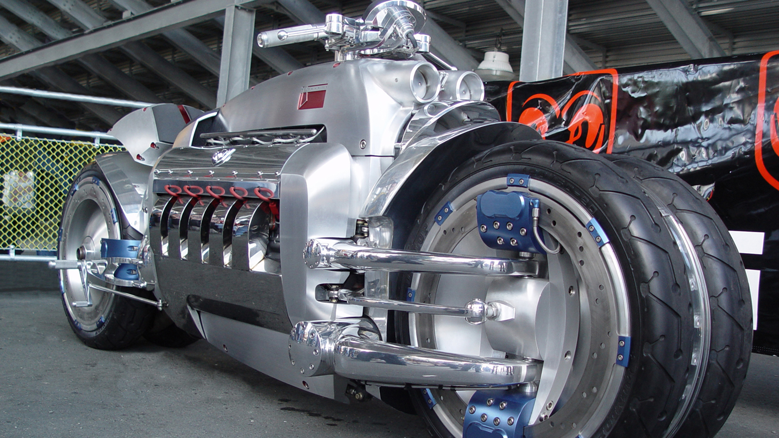 Крутящий момент фильм dodge Tomahawk