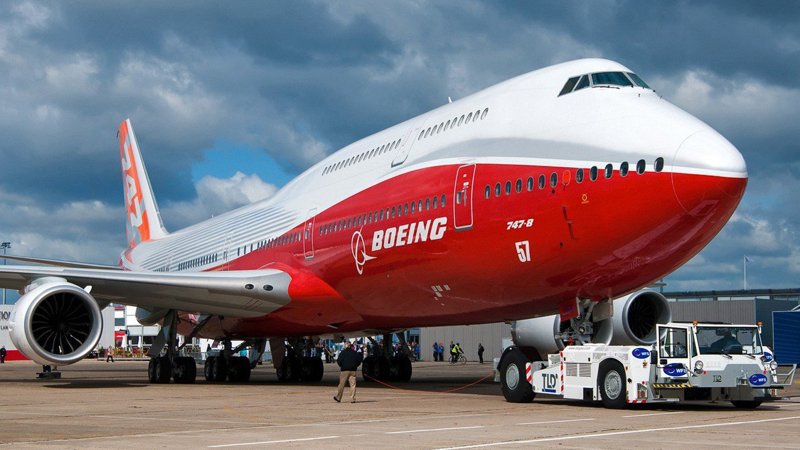 Какие самолеты лучше. Боинг 747. Боинг б 747. Пассажирский самолет Боинг 747. B747 8i.