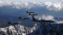 В сопровождении F-15 Eagle