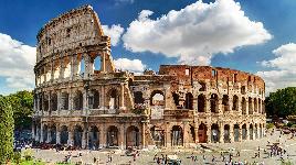 Италия, Рим. По оценкам историков, в строительстве амфитеатра приняли участие около 100 000 рабочих, работая над строительством 8 лет.