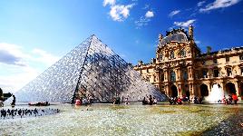 Франция, Париж. Известнейший музей мира, куда тянутся ценители искусства. В музее более 400 000 экспонатов, из них 35 000 экспонируются.