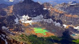 Зеленое озеро в горах