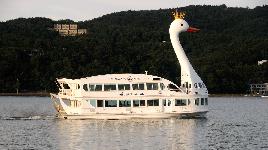 Парусное судно Swan Lake в Японии