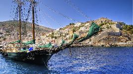 Корабль у берегов Греции