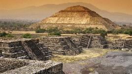 Мексика, Сан-Хуан-Теотиуакан. Согласно преданиям, после Всемирного Потопа в Теотиуакан вернулись боги, чтобы повторно создать мир.