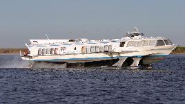 Пассажирский теплоход на подводных крыльях. Производились с 1961 по 1991 год. Поставлялся в Китай, США и др. страны. Макс. скорость - 108 км/ч.