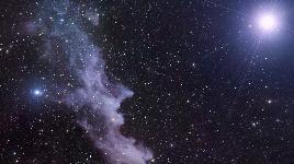 Считается остатком сверхновой звезды или газовым облаком, освещенным звездой Ригель в созвездии Ориона. Расстояние от Земли: 900 световых лет.